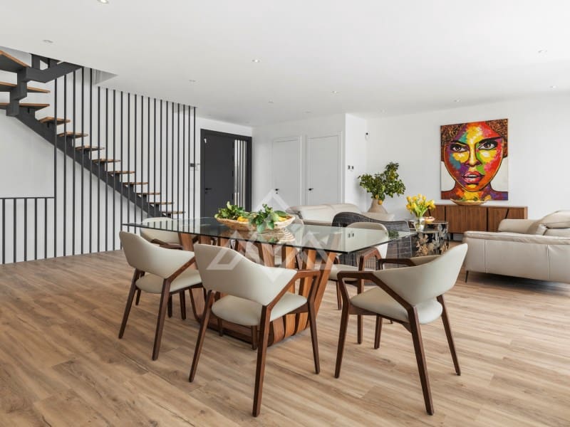 5 bedroom Villa for sale in San Pedro de Alcantara with garage - € 2,950,000 (Ref: 9424501)