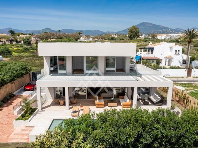 5 bedroom Villa for sale in San Pedro de Alcantara, Marbella with garage - € 2,950,000 (Ref: 9424501)