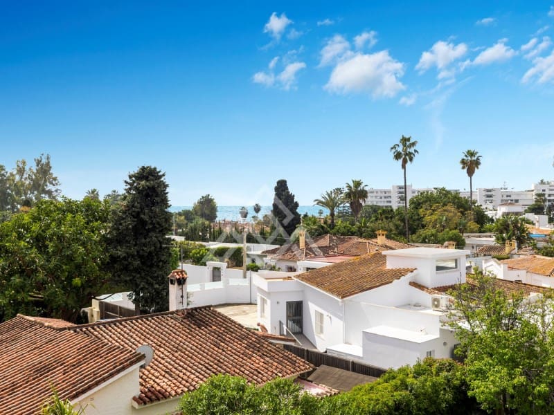 5 bedroom Villa for sale in San Pedro de Alcantara with garage - € 2,950,000 (Ref: 9424501)