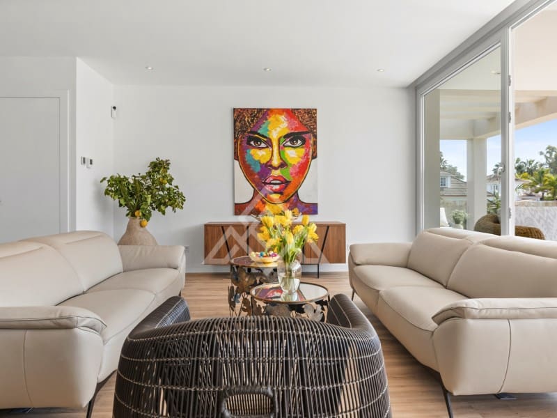 5 bedroom Villa for sale in San Pedro de Alcantara with garage - € 2,950,000 (Ref: 9424501)