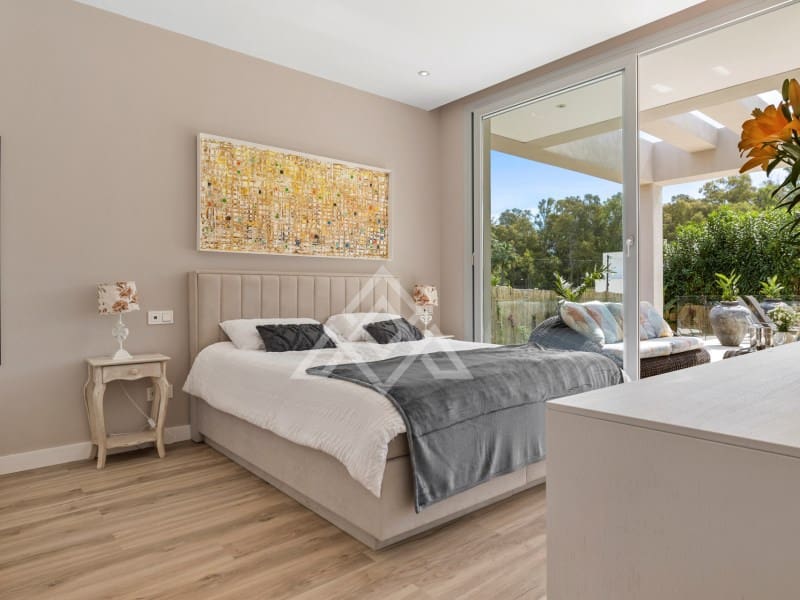 5 bedroom Villa for sale in San Pedro de Alcantara with garage - € 2,950,000 (Ref: 9424501)