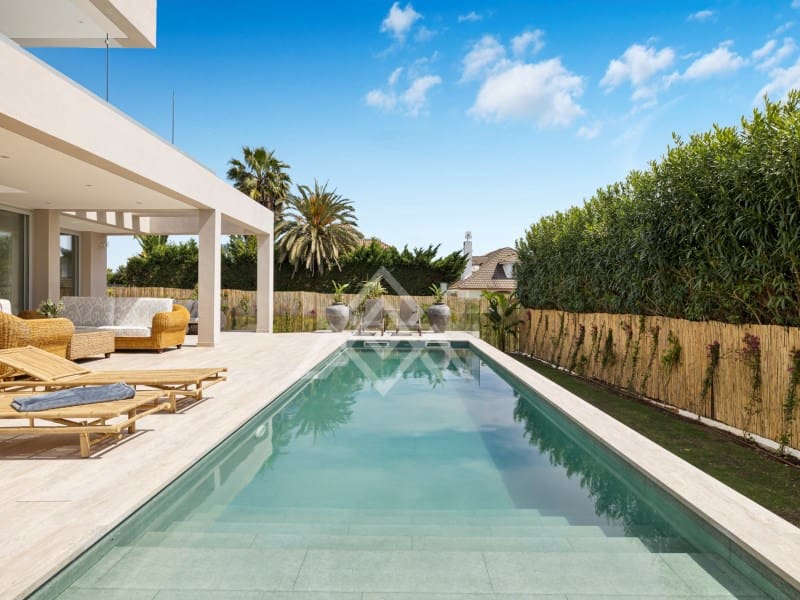 5 bedroom Villa for sale in San Pedro de Alcantara with garage - € 2,950,000 (Ref: 9424501)