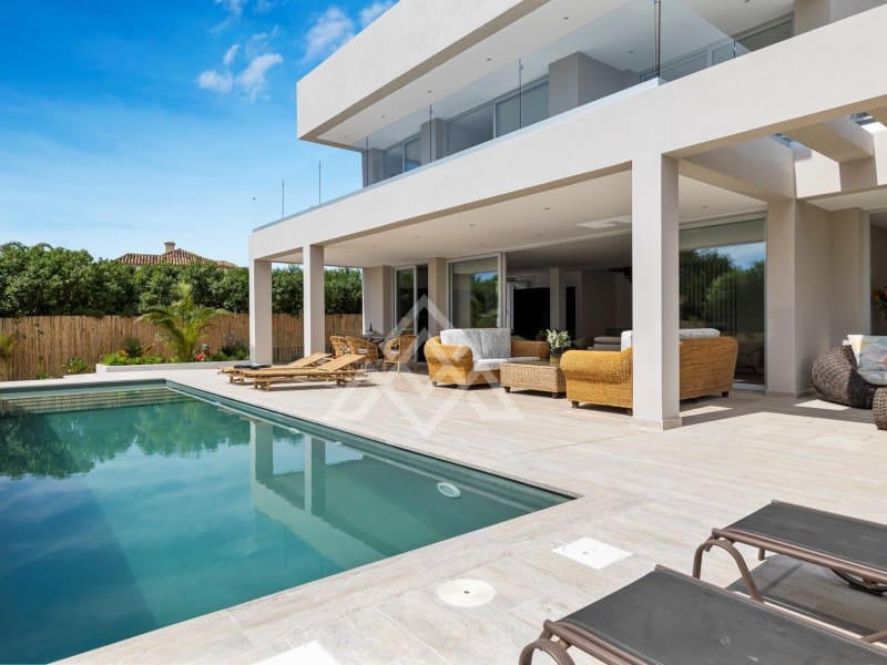 5 bedroom Villa for sale in San Pedro de Alcantara with garage - € 2,950,000 (Ref: 9424501)