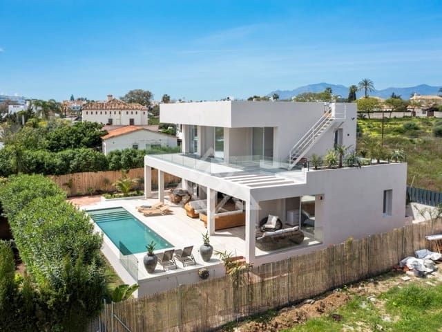 5 bedroom Villa for sale in San Pedro de Alcantara, Marbella with garage - € 2,950,000 (Ref: 9424501)