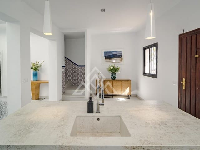 4 soverom Hus til salgs i Estepona Pueblo, Estepona - € 1 500 000 (Ref: 9450469)