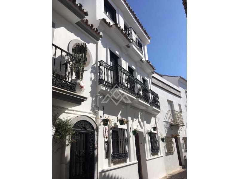 4 soverom Hus til salgs i Estepona - € 1 500 000 (Ref: 9450469)