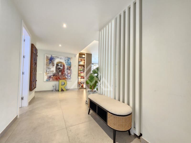 4 bedroom Penthouse for sale in San Pedro de Alcantara with garage - € 949,000 (Ref: 9491640)