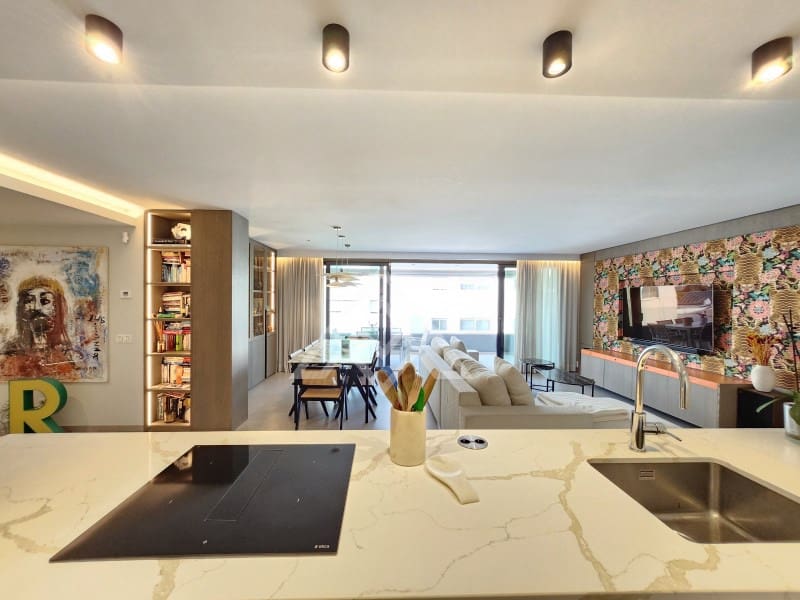 4 bedroom Penthouse for sale in San Pedro de Alcantara with garage - € 949,000 (Ref: 9491640)