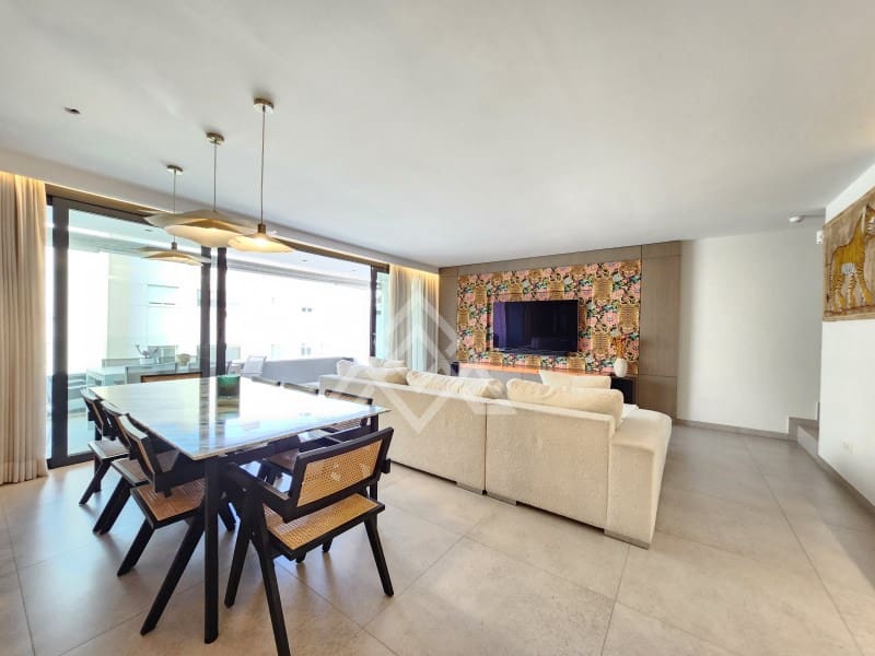 4 bedroom Penthouse for sale in San Pedro de Alcantara with garage - € 949,000 (Ref: 9491640)