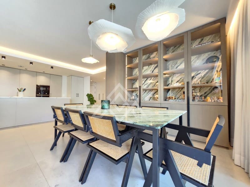 4 bedroom Penthouse for sale in San Pedro de Alcantara with garage - € 949,000 (Ref: 9491640)