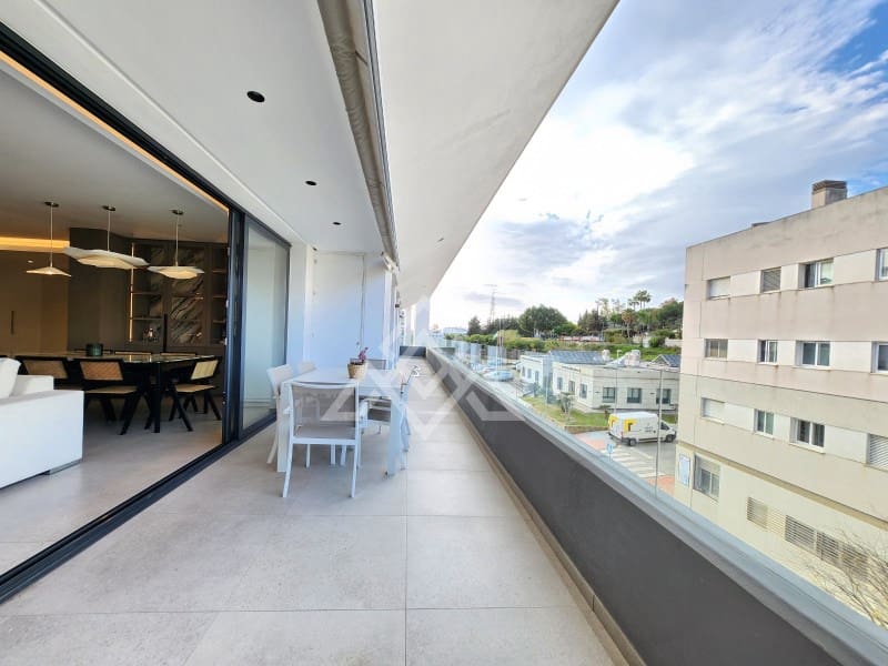 4 bedroom Penthouse for sale in San Pedro de Alcantara with garage - € 949,000 (Ref: 9491640)