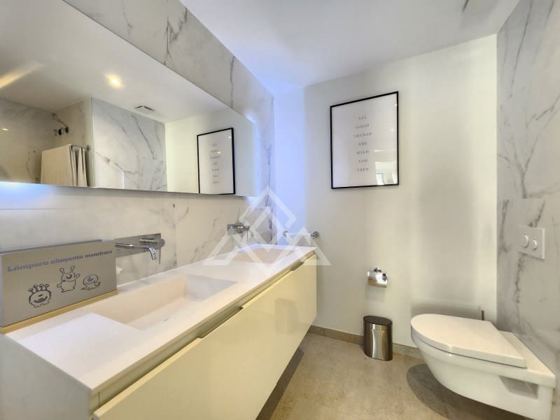 4 bedroom Penthouse for sale in San Pedro de Alcantara with garage - € 949,000 (Ref: 9491640)