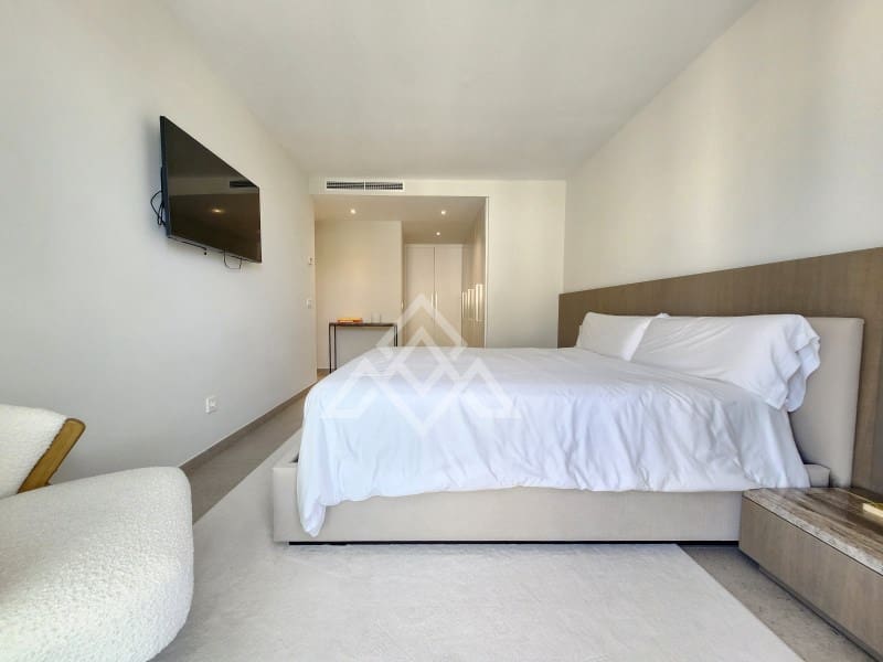 4 bedroom Penthouse for sale in San Pedro de Alcantara with garage - € 949,000 (Ref: 9491640)