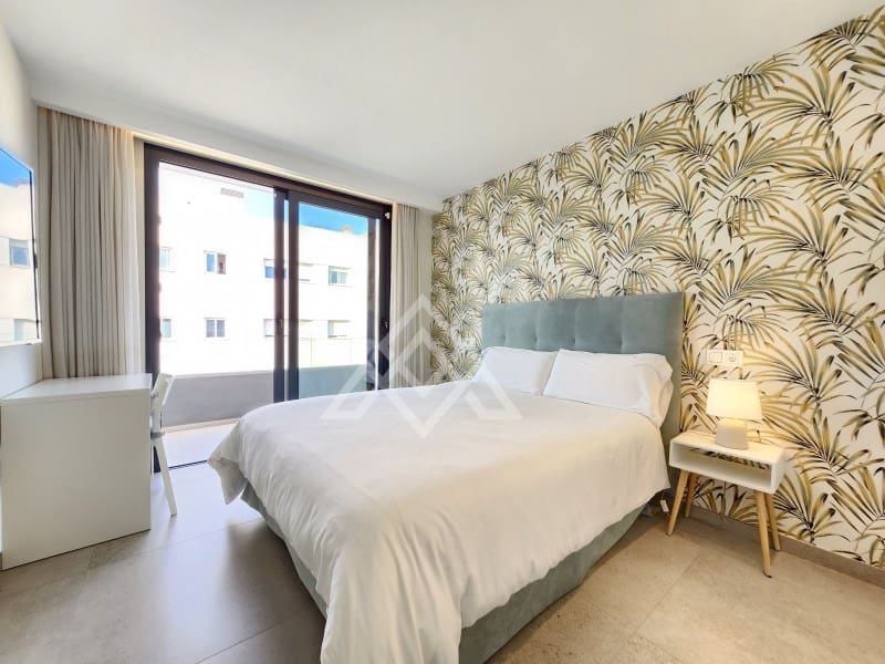 4 bedroom Penthouse for sale in San Pedro de Alcantara with garage - € 949,000 (Ref: 9491640)