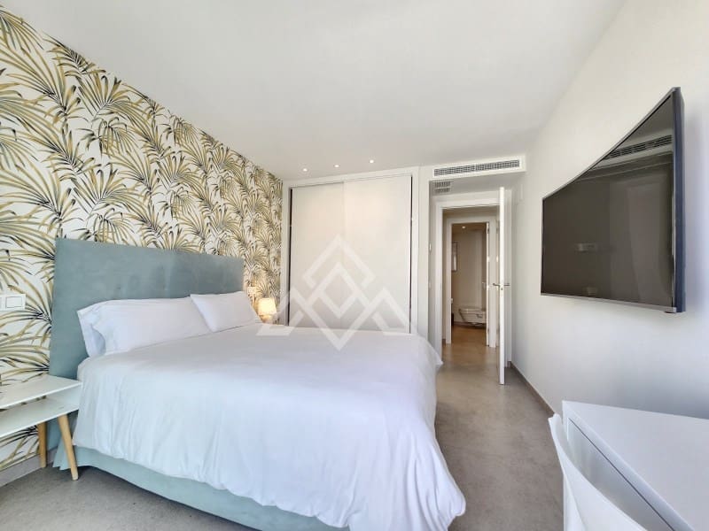 4 bedroom Penthouse for sale in San Pedro de Alcantara with garage - € 949,000 (Ref: 9491640)