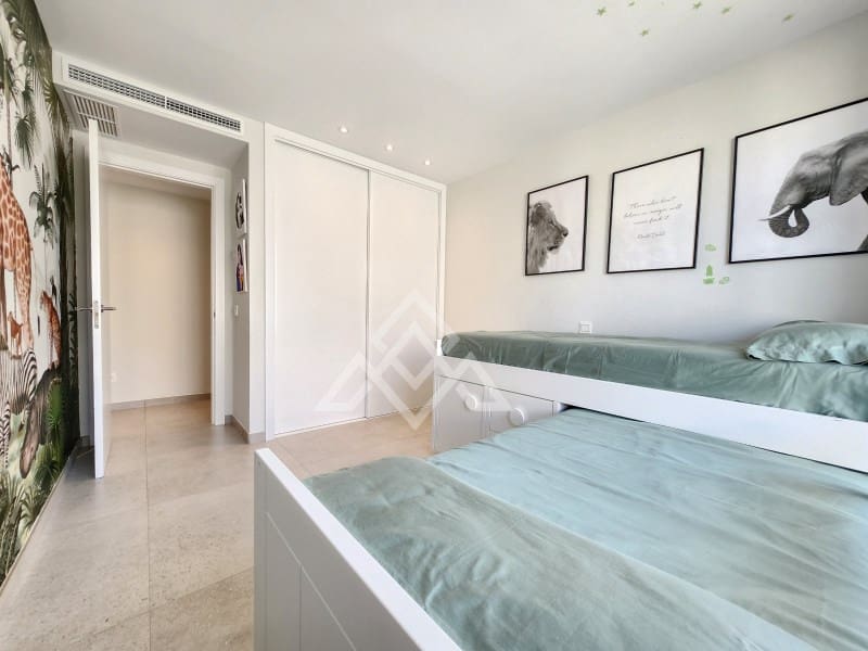 4 bedroom Penthouse for sale in San Pedro de Alcantara with garage - € 949,000 (Ref: 9491640)