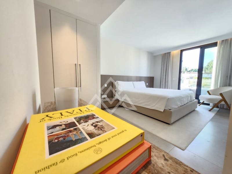 4 bedroom Penthouse for sale in San Pedro de Alcantara with garage - € 949,000 (Ref: 9491640)