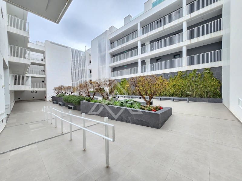 4 bedroom Penthouse for sale in San Pedro de Alcantara with garage - € 949,000 (Ref: 9491640)