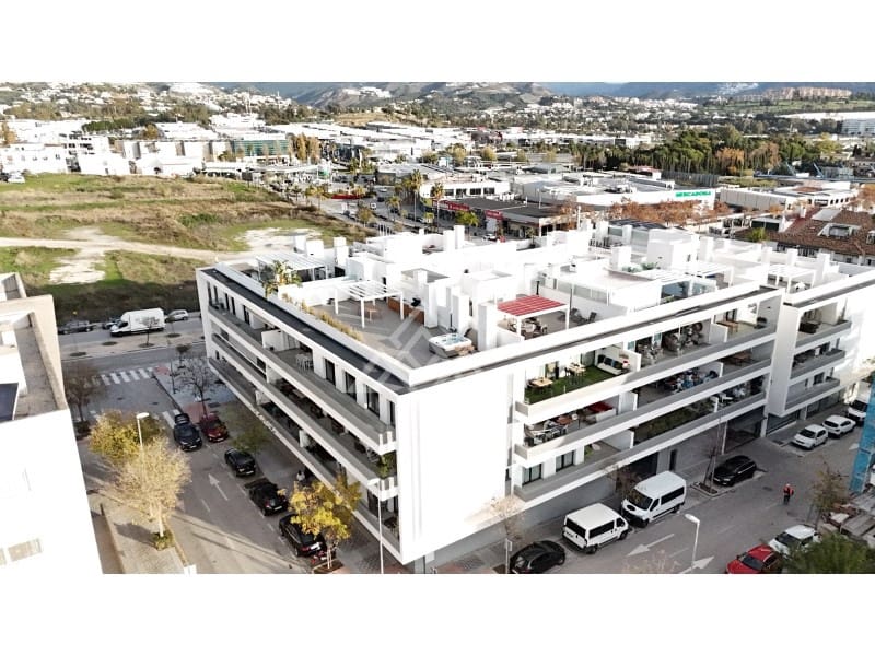 4 bedroom Penthouse for sale in San Pedro de Alcantara with garage - € 949,000 (Ref: 9491640)