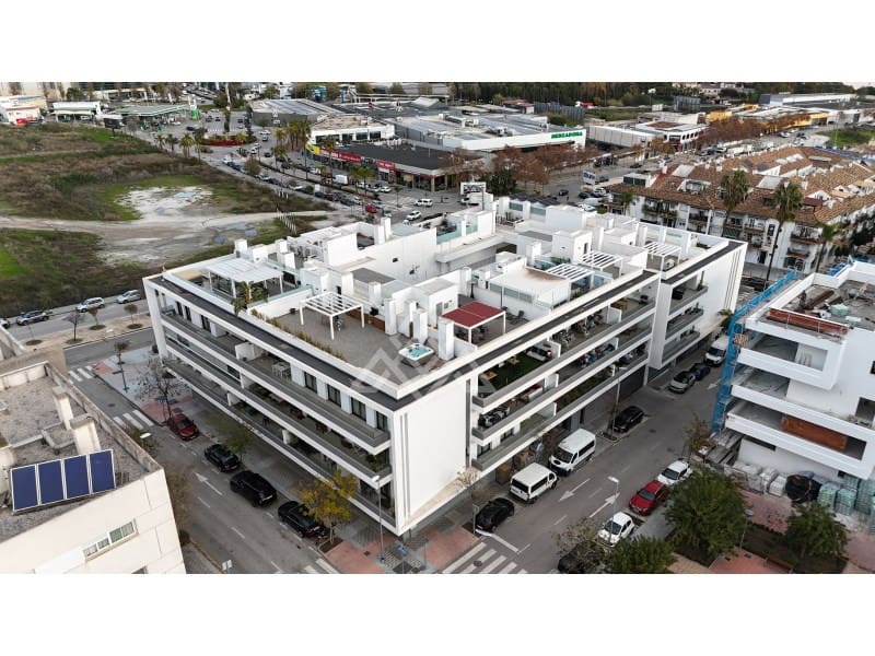 4 bedroom Penthouse for sale in San Pedro de Alcantara with garage - € 949,000 (Ref: 9491640)