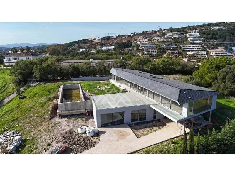 4 bedroom Villa for sale in Sotogrande with garage - € 5,800,000 (Ref: 9511266)