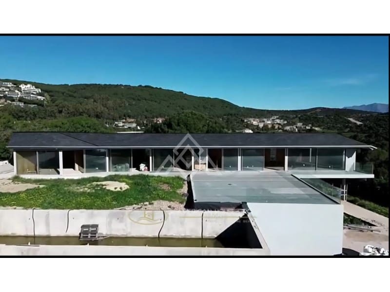 4 bedroom Villa for sale in Sotogrande with garage - € 5,800,000 (Ref: 9511266)