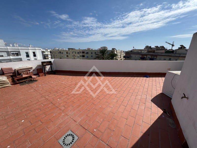 4 bedroom Penthouse for sale in Estepona with garage - € 790,000 (Ref: 9604911)