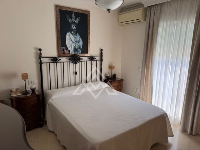 Ático de 4 habitaciones en Estepona en venta con garaje - 790.000 € (Ref: 9604911)