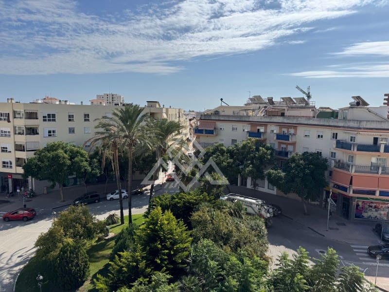 4 bedroom Penthouse for sale in Estepona with garage - € 790,000 (Ref: 9604911)