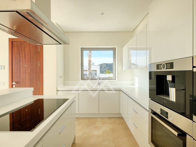 Chalet de 4 habitaciones en Benahavís en venta - 2.200.000 € (Ref: 9604912)