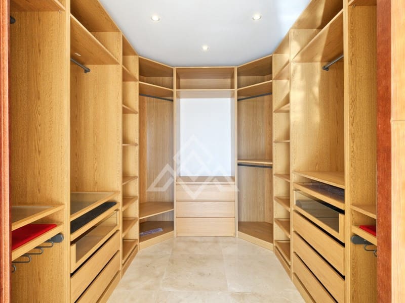 Chalet de 4 habitaciones en Benahavís en venta - 2.200.000 € (Ref: 9604912)