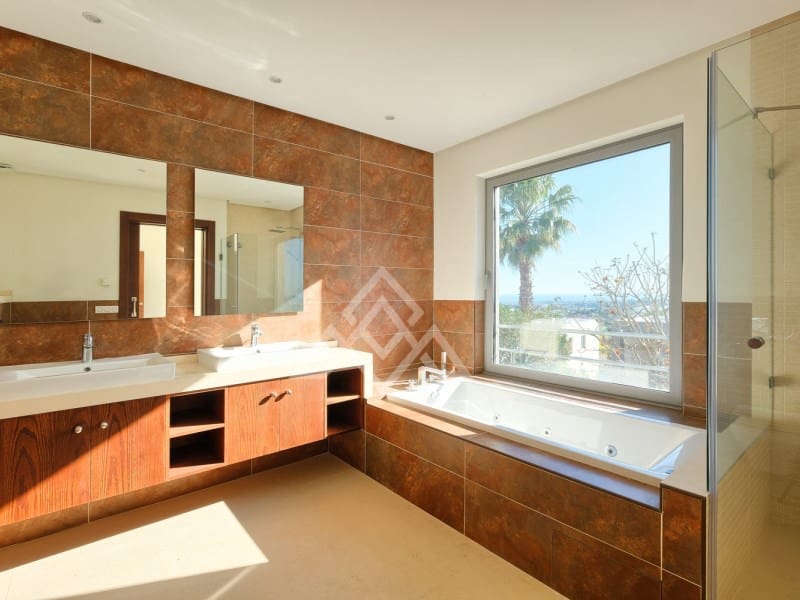 Chalet de 4 habitaciones en Benahavís en venta - 2.200.000 € (Ref: 9604912)