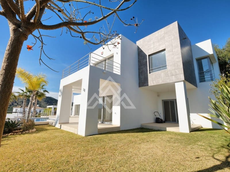 Chalet de 4 habitaciones en Benahavís en venta - 2.200.000 € (Ref: 9604912)