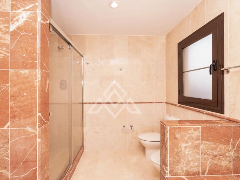 4 makuuhuone Huoneisto myytävänä paikassa New Golden Mile mukana 
autotalli - 850 000 € (Ref: 9616227)