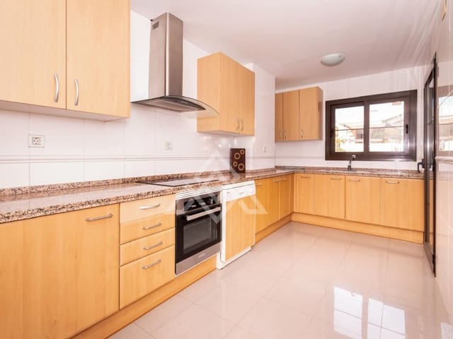 4 makuuhuone Huoneisto myytävänä paikassa Benamara - Atalaya, Estepona mukana 
autotalli - 850 000 € (Ref: 9616227)