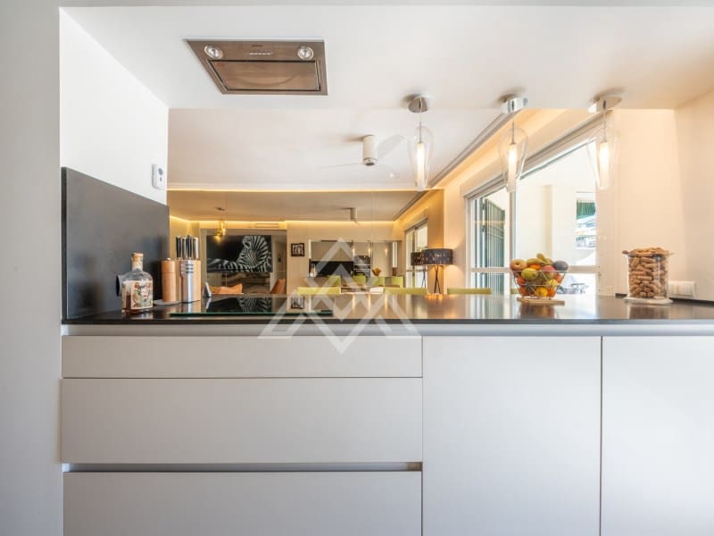 2 makuuhuone Huoneisto myytävänä paikassa Nueva Andalucia mukana 
autotalli - 630 000 € (Ref: 9651852)