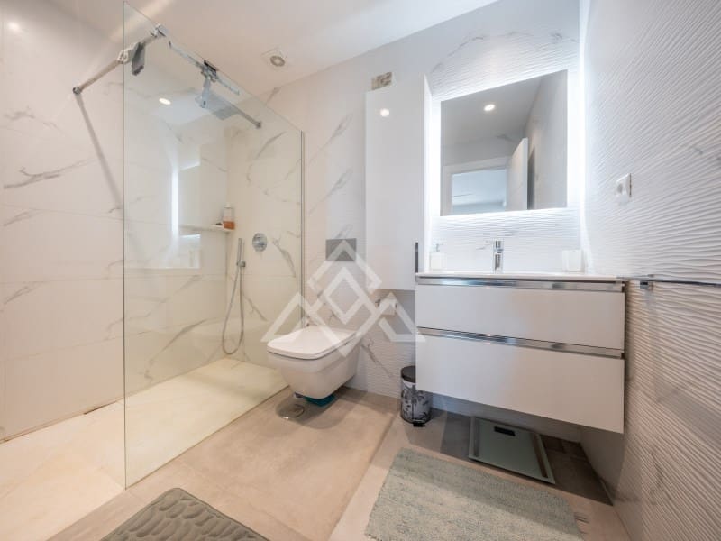 2 makuuhuone Huoneisto myytävänä paikassa Nueva Andalucia mukana 
autotalli - 630 000 € (Ref: 9651852)