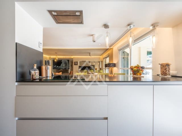 2 makuuhuone Huoneisto myytävänä paikassa Nueva Andalucia, Marbella mukana 
autotalli - 630 000 € (Ref: 9651852)