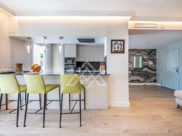 2 makuuhuone Huoneisto myytävänä paikassa Nueva Andalucia, Marbella mukana 
autotalli - 630 000 € (Ref: 9651852)