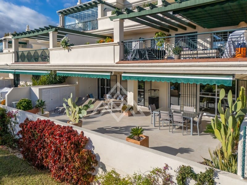 2 makuuhuone Huoneisto myytävänä paikassa Nueva Andalucia mukana 
autotalli - 630 000 € (Ref: 9651852)