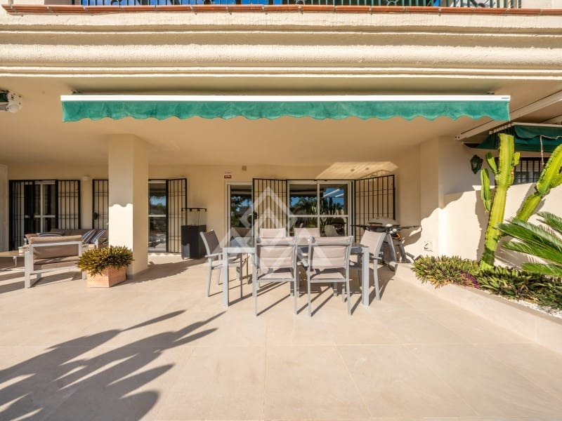 2 makuuhuone Huoneisto myytävänä paikassa Nueva Andalucia mukana 
autotalli - 630 000 € (Ref: 9651852)