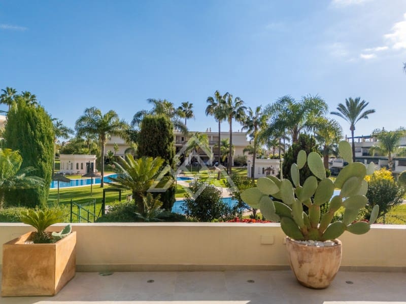 2 makuuhuone Huoneisto myytävänä paikassa Nueva Andalucia mukana 
autotalli - 630 000 € (Ref: 9651852)