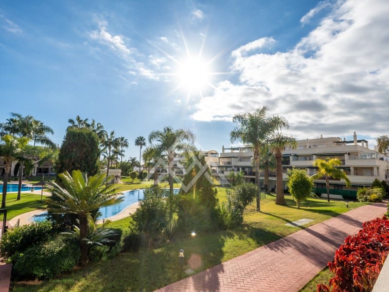 2 makuuhuone Huoneisto myytävänä paikassa Nueva Andalucia mukana 
autotalli - 630 000 € (Ref: 9651852)