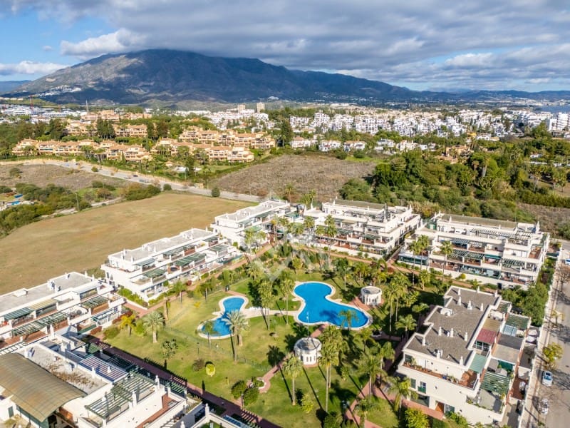 2 makuuhuone Huoneisto myytävänä paikassa Nueva Andalucia mukana 
autotalli - 630 000 € (Ref: 9651852)