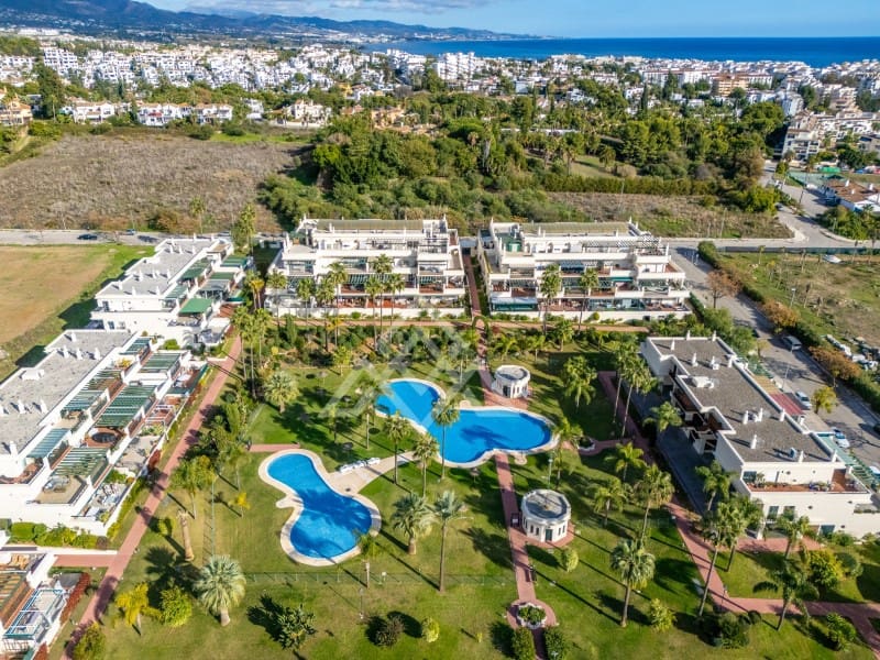 2 makuuhuone Huoneisto myytävänä paikassa Nueva Andalucia mukana 
autotalli - 630 000 € (Ref: 9651852)