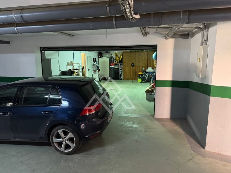 4 quarto Casa em Banda para venda em Estepona com garagem - 665 000 € (Ref: 9651853)