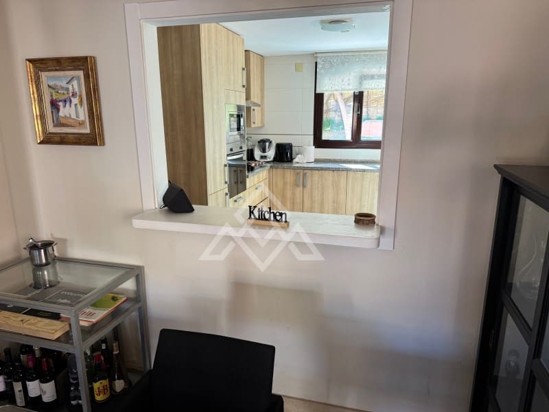 4 quarto Casa em Banda para venda em Estepona com garagem - 665 000 € (Ref: 9651853)