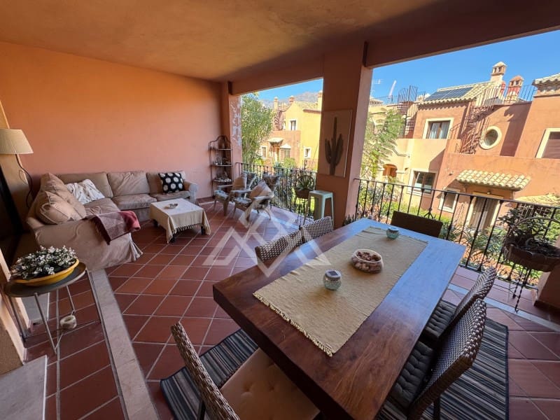 4 quarto Casa em Banda para venda em Estepona com garagem - 665 000 € (Ref: 9651853)