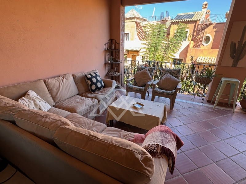 4 quarto Casa em Banda para venda em Estepona com garagem - 665 000 € (Ref: 9651853)