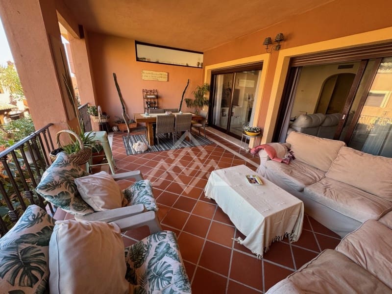 4 quarto Casa em Banda para venda em Estepona com garagem - 665 000 € (Ref: 9651853)